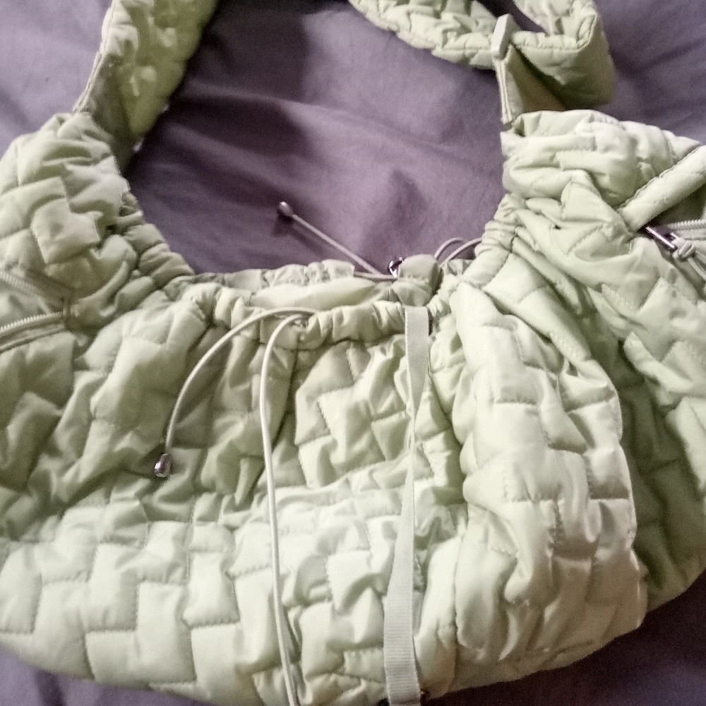 Top Paw Light Green Quilted Shoulder Bag